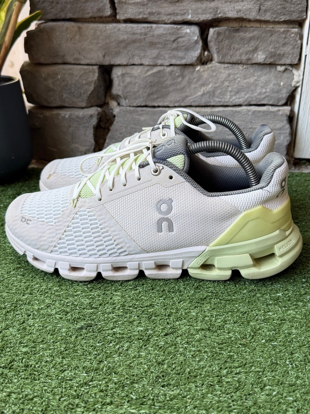 On Cloudflyer White/Lime Green Women’s Sneakers